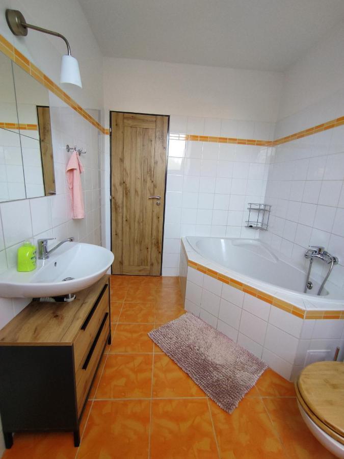 Appartamento Ubytovani Ema Valtice Esterno foto