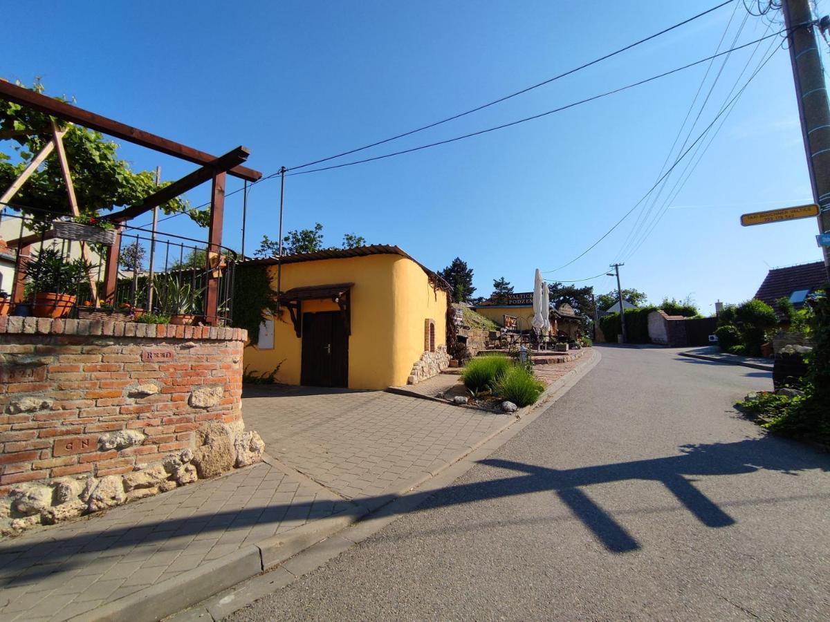 Appartamento Ubytovani Ema Valtice Esterno foto