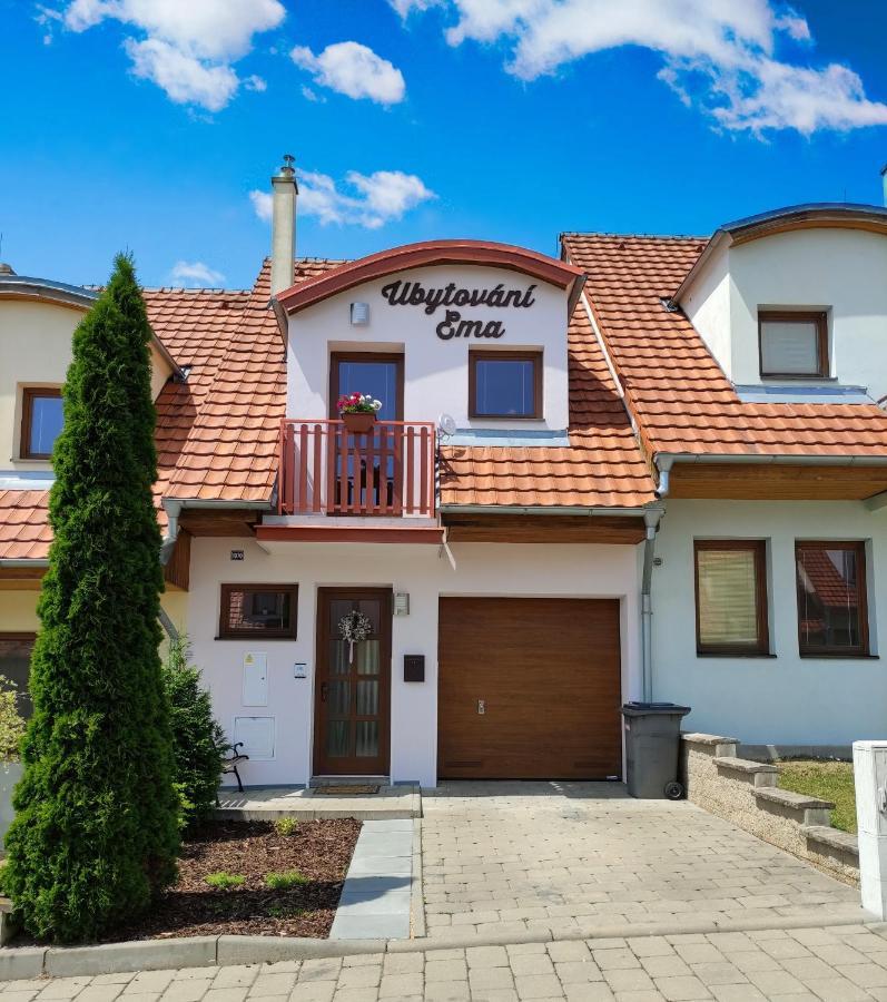 Appartamento Ubytovani Ema Valtice Esterno foto