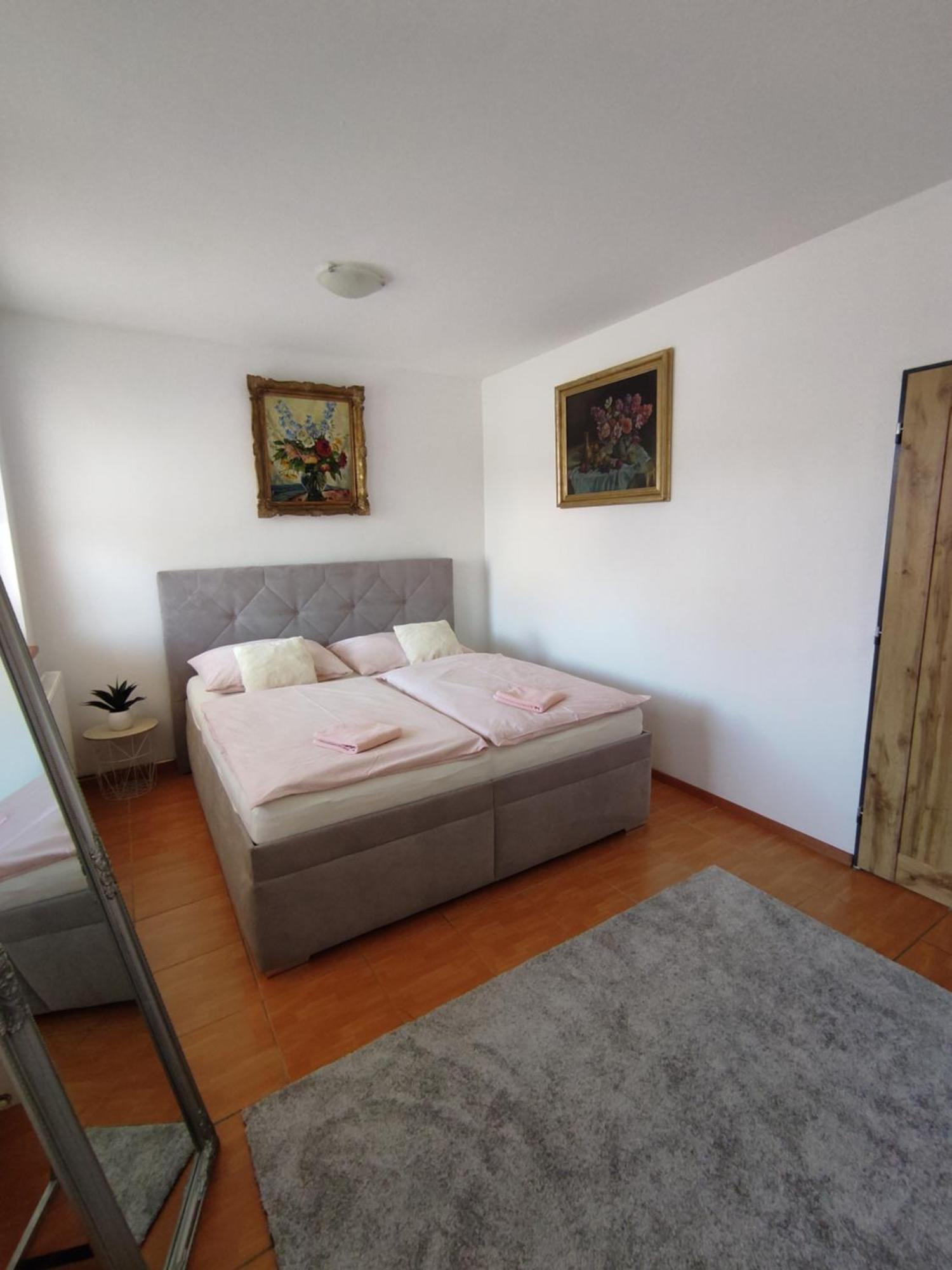 Appartamento Ubytovani Ema Valtice Esterno foto